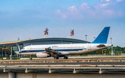 吐鲁番空运武汉机场